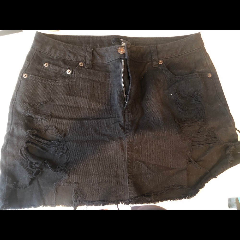 Black forever 21 ripped jean skirt